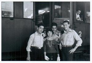 EIF D ORANIE 65 jacquie a gauche darmon au milieu oran III scout